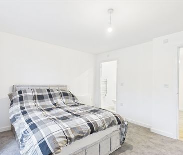 Hewett Close, - Photo 3