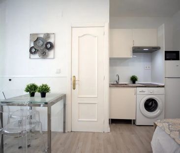 Calle de Tordegrillos, Madrid, Community of Madrid 28021 - Photo 5