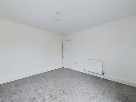 Hoylake Road, Moreton, Wirral, 2 bedroom, Flat - Above Shop - Photo 5