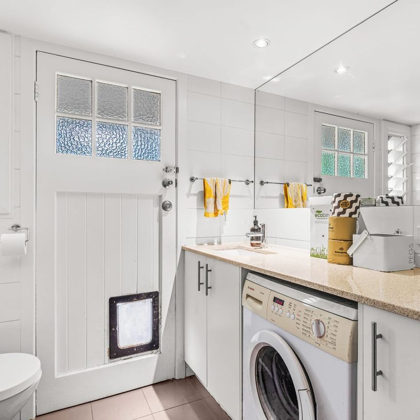 Charming home in perfect location. - Photo 1