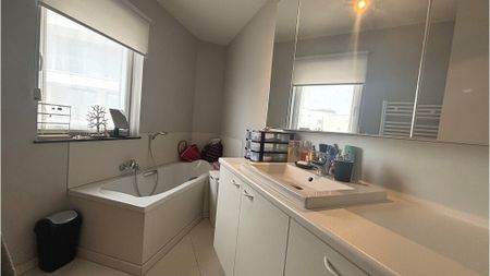 Recent 3-slaapkamerappartement met 2 Terrassen en Autostandplaats te huur in Sint-Andries Brugge - Photo 5