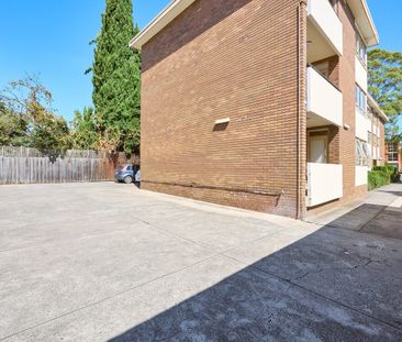 Stylish Renovated Apartment in Prime North Melbourne Location - Photo 5