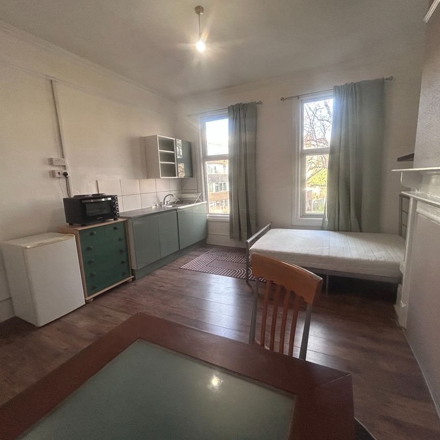 Room in a Shared House, Northfield Road, N16 - Photo 1