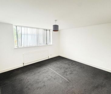 4 bedroom semi-detached house to rent - Photo 5