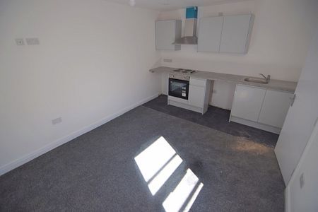 References Pending 1 Bed Ground Floor Flat - Photo 2