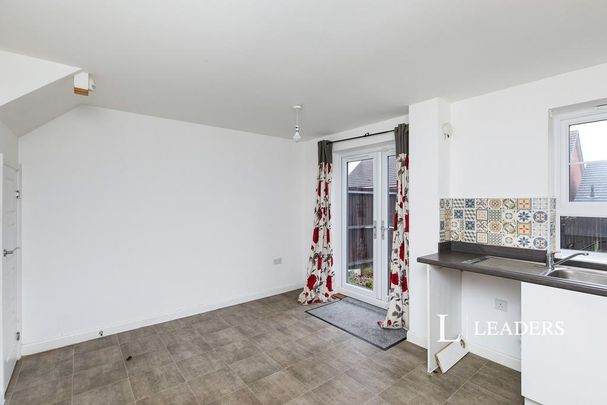 3 bedroom semi-detached house to rent - Photo 1