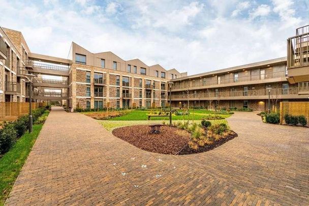 The Oakgate, Leatherhead, KT22 - Photo 1