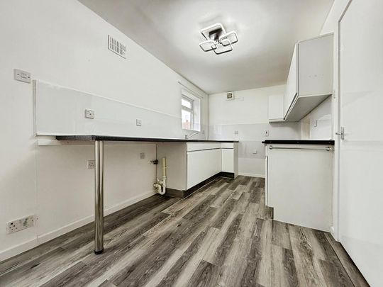 3 bedroom end of terrace house to rent - Photo 1