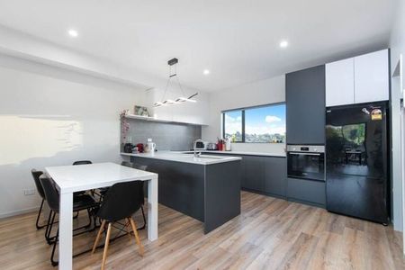 Spacious 4-Bedroom Home in Northcote – Super Conve - Photo 5