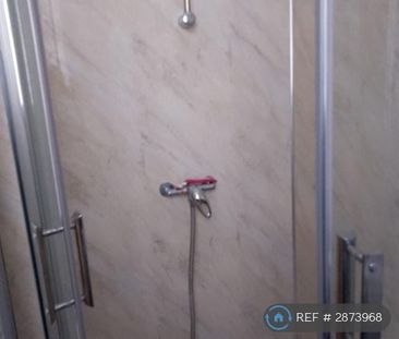 1 bedroom in a house share to rent - Photo 6
