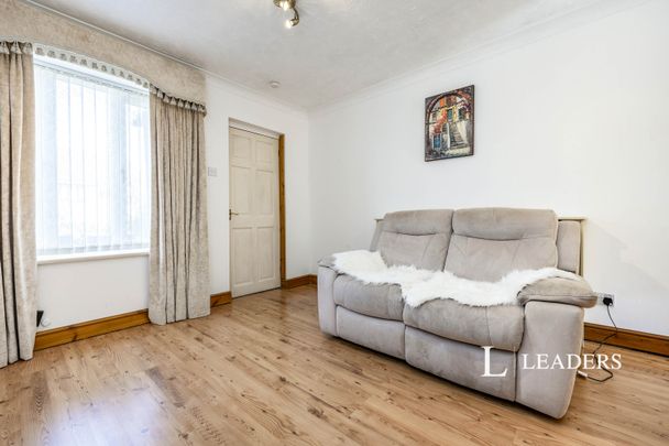 2 bedroom house to rent Grace Avenue, Oldbrook, MK6 - Photo 1