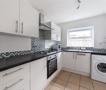 4 bedroom terraced house to rent - Photo 6