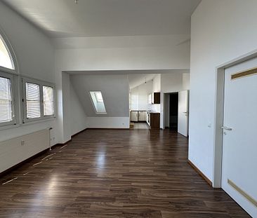 Moderne Dachgeschoßwohnung mit Terrasse und Loggia! - Photo 4