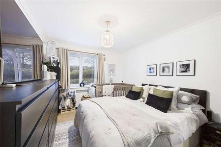 Missenden Gardens, Burnham, Slough, Buckinghamshire, SL1 - Photo 2