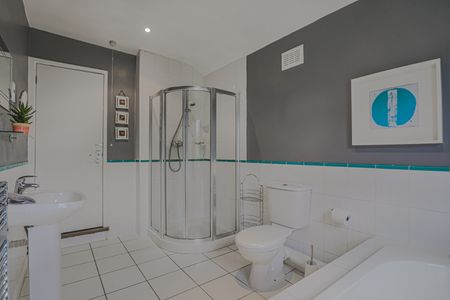 Just a Stone's Throw from DMU & LRI! All bills and Fast-Speed Wi-Fi Included! - Photo 5