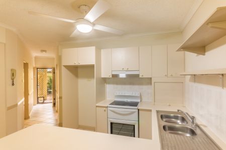 STUNNING APARTMENT IN PRIME CITY LOCATION! - Photo 3