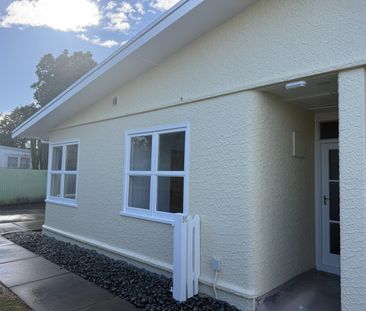 Cozy two bedroom rear unit - Photo 2