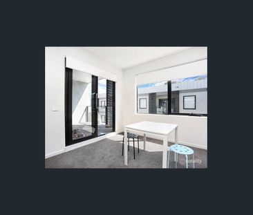 Perfectly Positioned in University Hill! - Photo 1