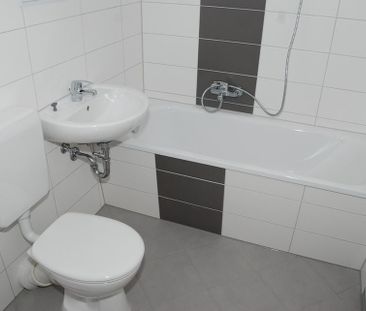 Kleine 2-Raum-Wohnung mit Badewanne - Foto 1