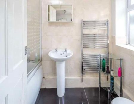 Poynton Road, London, N17 - Photo 5