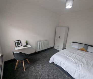 1 Beds - House share - - Photo 6