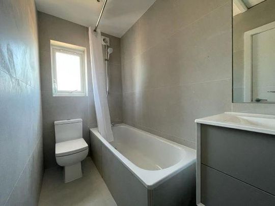 4 bedroom semi-detached house to rent - Photo 1