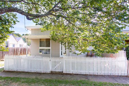 COSY COTTAGE CLOSE TO CBD - Photo 4