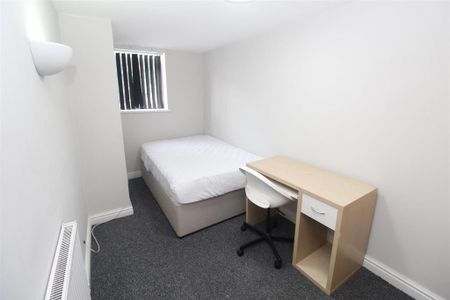 10 bedroom house to rent - Photo 4