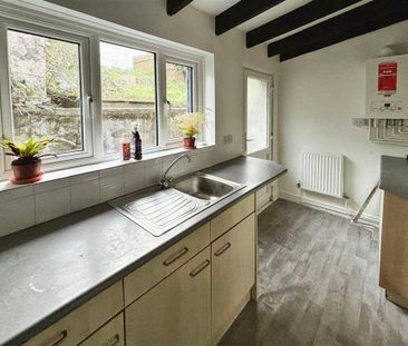 Jubilee Road, Six Bells, ABERTILLERY - Photo 1