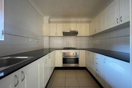 SPACIOUS 2 BEDROOM UNIT - Photo 4