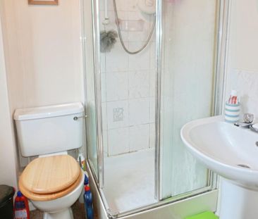 2 bedroom semi-detached house to rent - Photo 5