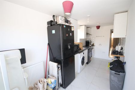 1 bedroom Flat to let - Photo 4