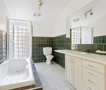 50 Parkside Street, Elsternwick VIC 3185 - House For Rent | Domain - Photo 3