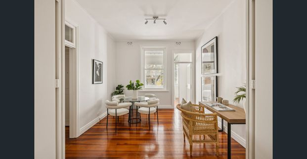 Oversized apartment with 'courtyard home' ambience - Photo 1