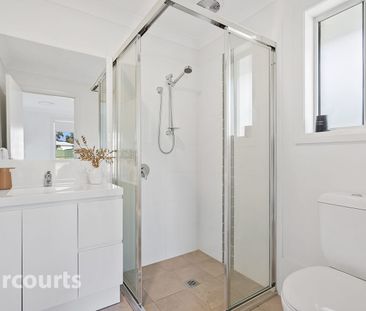 Near new, single level family home - Photo 4