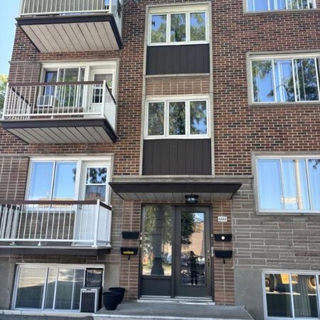 À Louer – Appartement 5 ½ Rénové à Montréal (Près du metro Langelier) - Photo 3