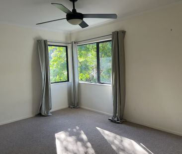 Beautifully Presented Large Modern Home! - Photo 4