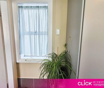 Convenient One-Bedroom Living in St Kilda - Photo 4