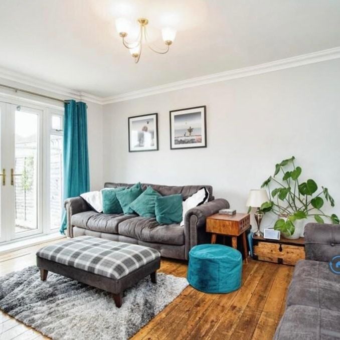 3 bedroom semi-detached house to rent - Photo 1