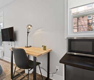 68 Sweetland Avenue - 3C - Photo 2