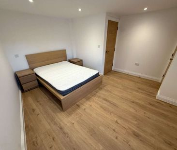 A newly converted 1 bedroom apartment to rent at Market Place in th... - Photo 2