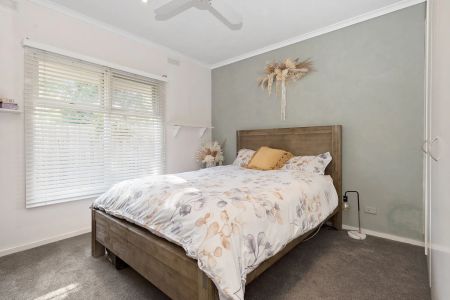 Spacious Home in Sought-after Pocket - Photo 4