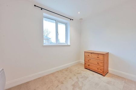 3 bedroom flat to rent - Photo 2