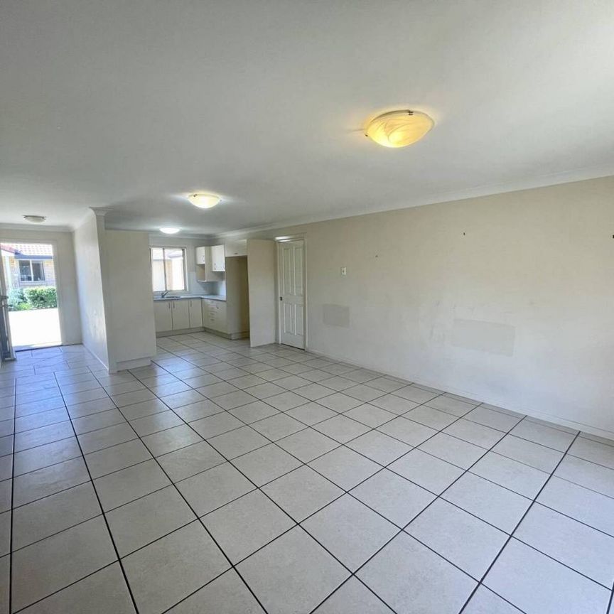 Modern 2 Bedroom Unit in Great Complex - Photo 1