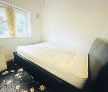 3 bedroom house to rent Scott Hall Road, LS7 - Photo 3