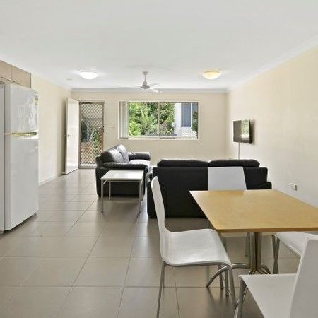 Large 3 bedrooms 3 Ensuites - Photo 3