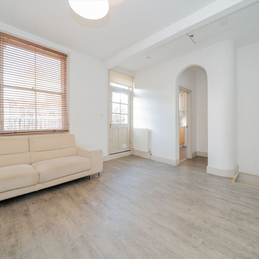 Russell Gardens Mews, W14, London - Photo 1