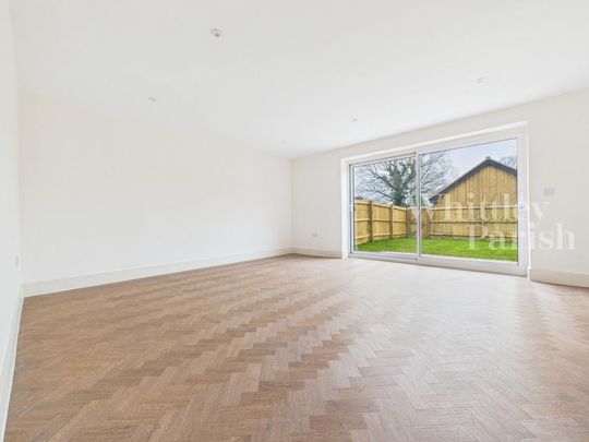 4 bedroom semi-detached house to rent - Photo 1