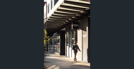 Pet Friendly Sunny Apartment - Photo 3