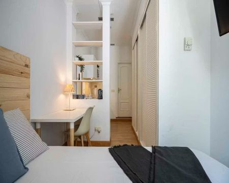 Calle de San Lorenzo, Madrid, Community of Madrid 28004 - Foto 2